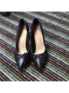Classic Black Pointed Toe Heels with Bow